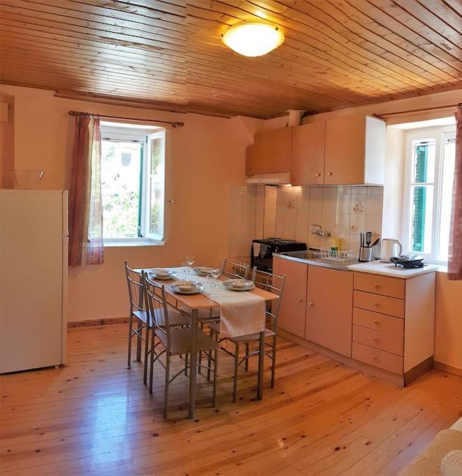 Karydia Apartments 4 Pers Lazaráta Extérieur photo